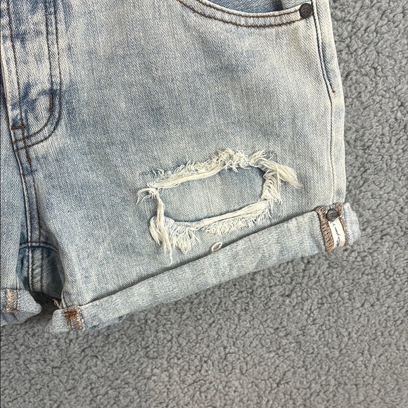 One by One Teaspoon Charges Sz 27 Relax Fit Med Rise Denim Women's Shorts - Picture 4 of 9
